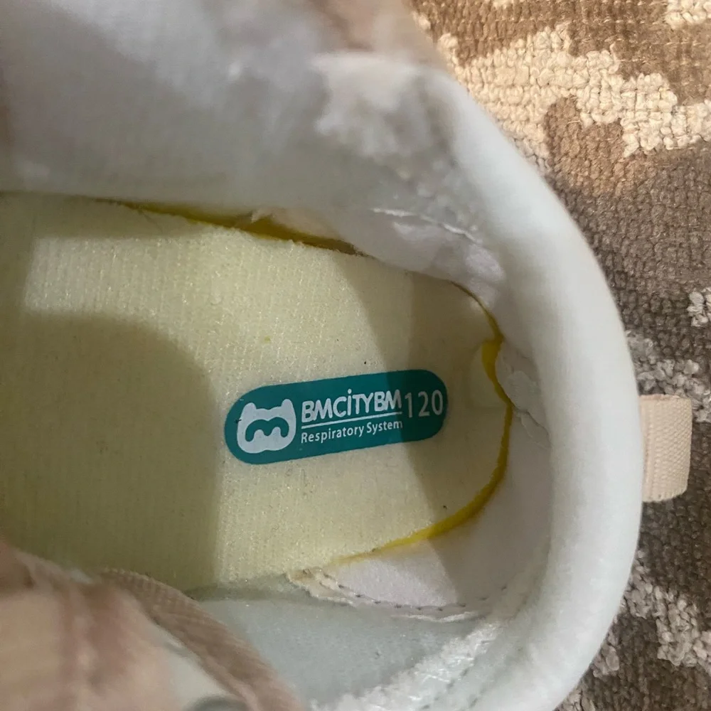 BMCiTYBM Infant Cream Shoes NWOT